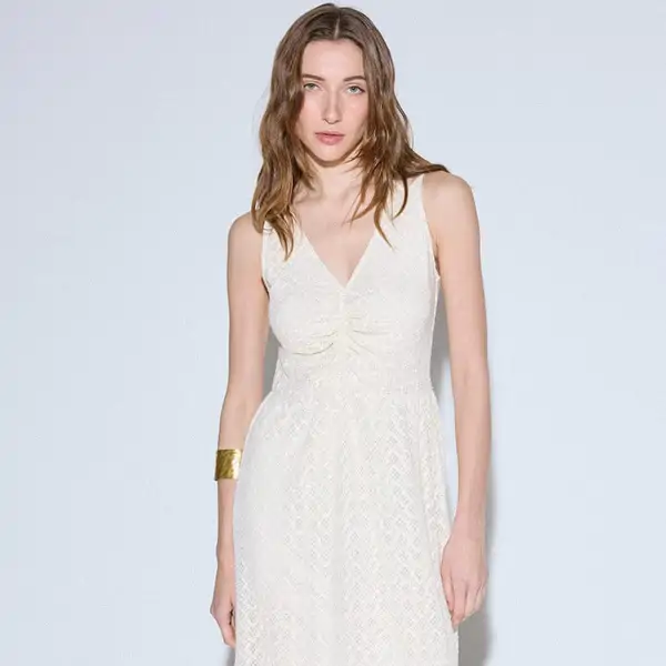 Vestido con frunce