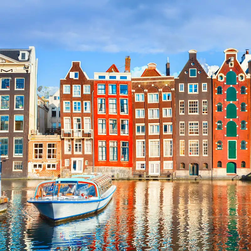 Los 5 mejores destinos europeos para una escapada de pocos días en verano 2025: viajes a Lisboa, Amsterdam o Milán desde 292€
