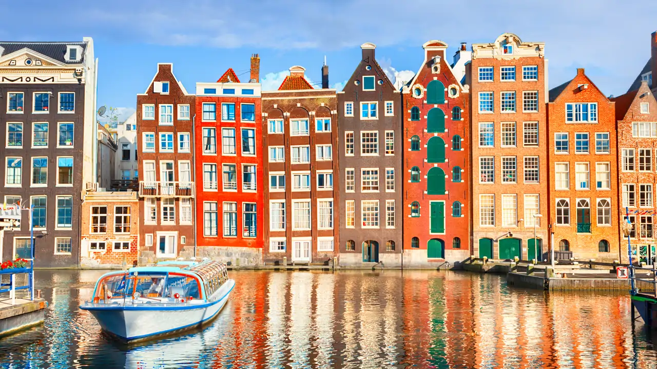 Los 5 mejores destinos europeos para una escapada de pocos días en verano 2025: viajes a Lisboa, Amsterdam o Milán desde 292€