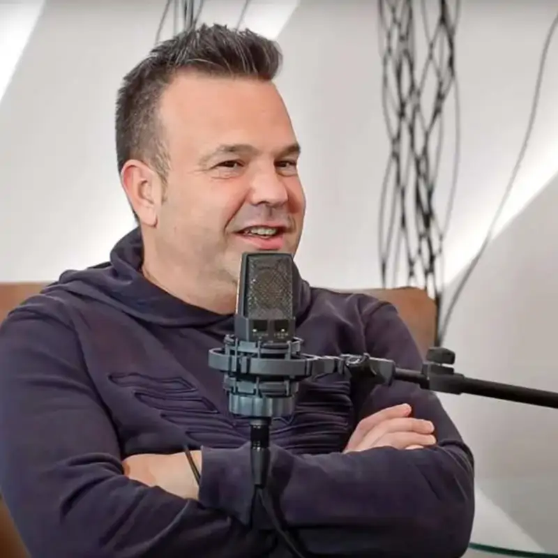 José Elías, empresario y experto en finanzas: "Yo sigo viviendo con mis amigos aunque he conocido a gente increíble como Florentino Pérez"