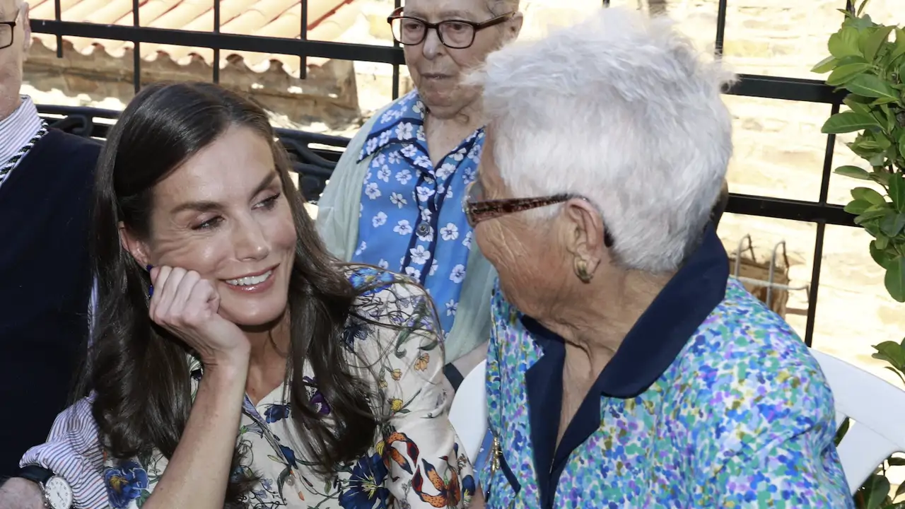 La reina Letizia deja ver su legendaria curiosidad en un vídeo hablando de morcillas