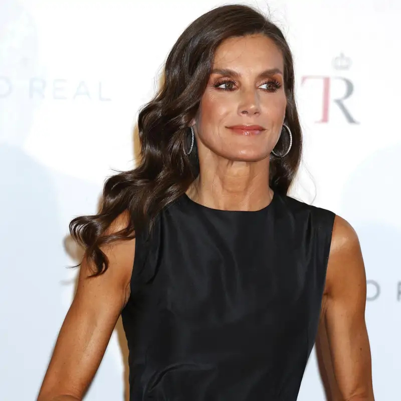 Carlos Carballar, peluquero, sobre el volumen y las puntas perfectas de la Reina Letizia: “Detrás de esa densidad hay una coloración orgánica y un repaso al corte de pelo cada dos meses”