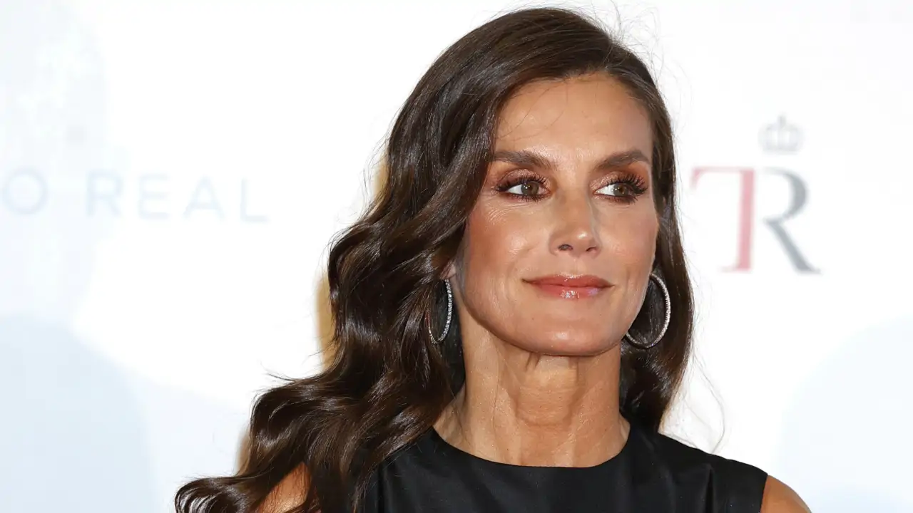 Carlos Carballar, peluquero, sobre el volumen y las puntas perfectas de la Reina Letizia: “Detrás de esa densidad hay una coloración orgánica y un repaso al corte de pelo cada dos meses”