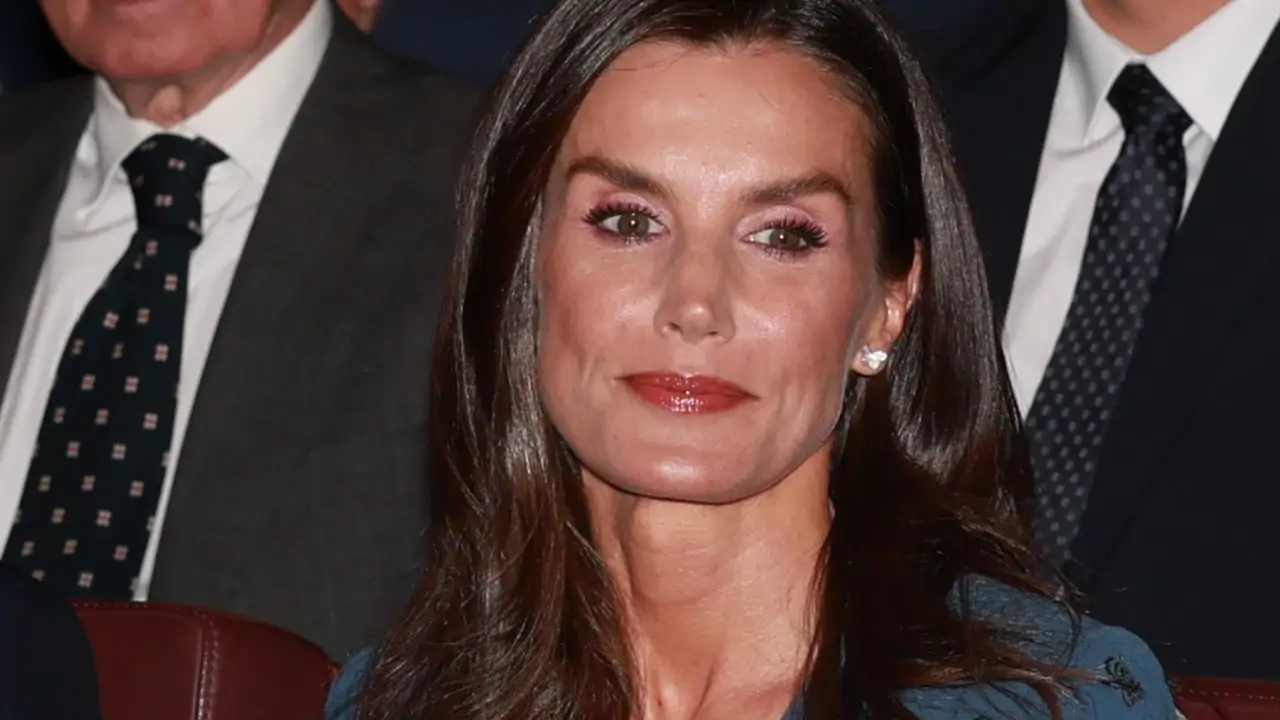 Raquel González, cosmetóloga, sobre la piel de la reina Letizia: "Usa un gel limpiador suave con pH fisiológico"