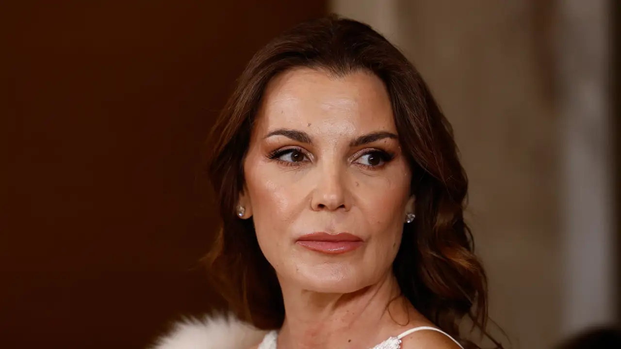 Mar Flores se marca el lookazo juvenil con los pantalones blancos que más estilizan y enamora a las + 50