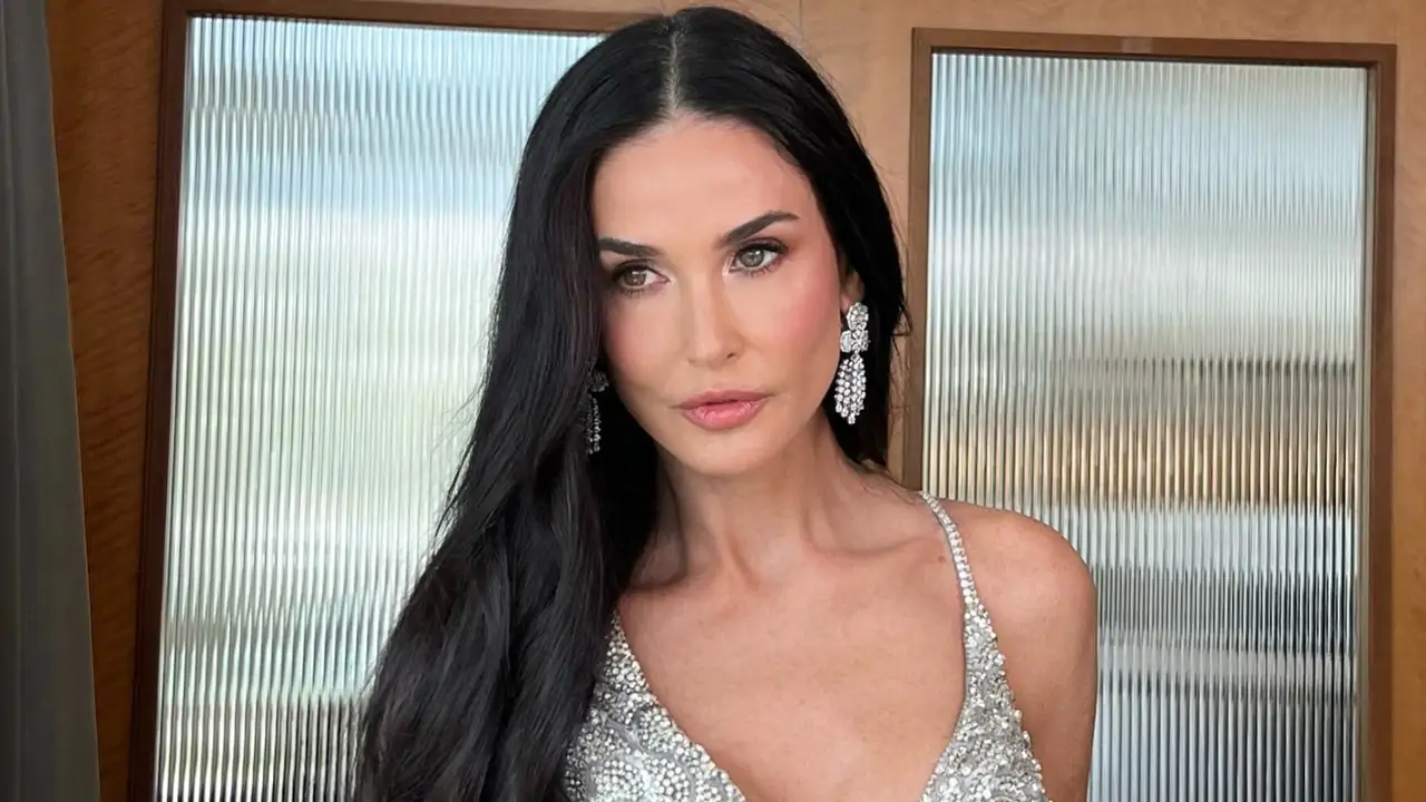 Demi Moore (62 años) sobre las canas: “Claro que me las dejaría, veo a mujeres con esas canas increíbles, sobre todo las largas, y me parecen impactantes"