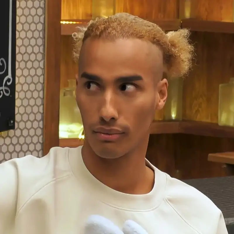 "¿Cucaracho o buen muchacho?": el test que Jymi ha hecho a su cita en 'First Dates' antes de empezar la cena