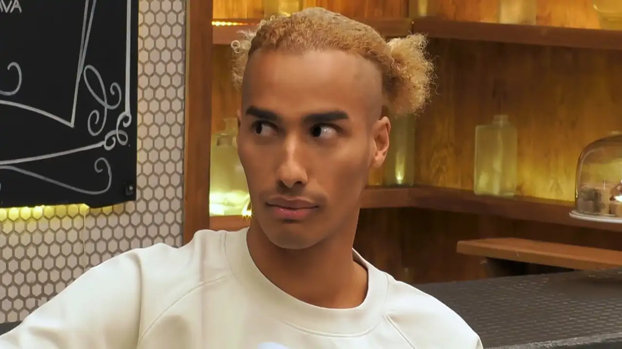 "¿Cucaracho o buen muchacho?": el test que Jymi ha hecho a su cita en 'First Dates' antes de empezar la cena