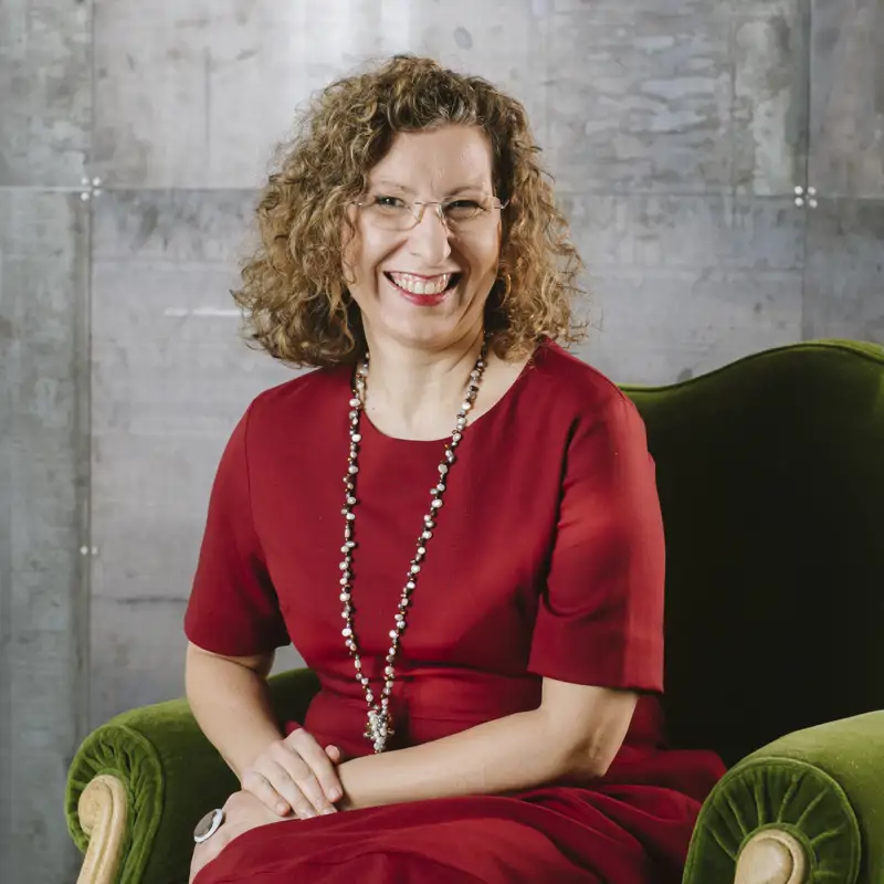 Olga Albaladejo, experta en psicología integrativa: "Las personas más inteligentes no se detienen en la primera respuesta sino que siguen buscando"
