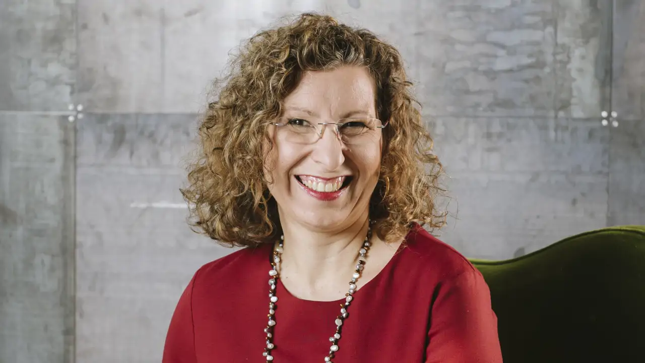 Olga Albaladejo, experta en psicología integrativa: "Las personas más inteligentes no se detienen en la primera respuesta sino que siguen buscando"