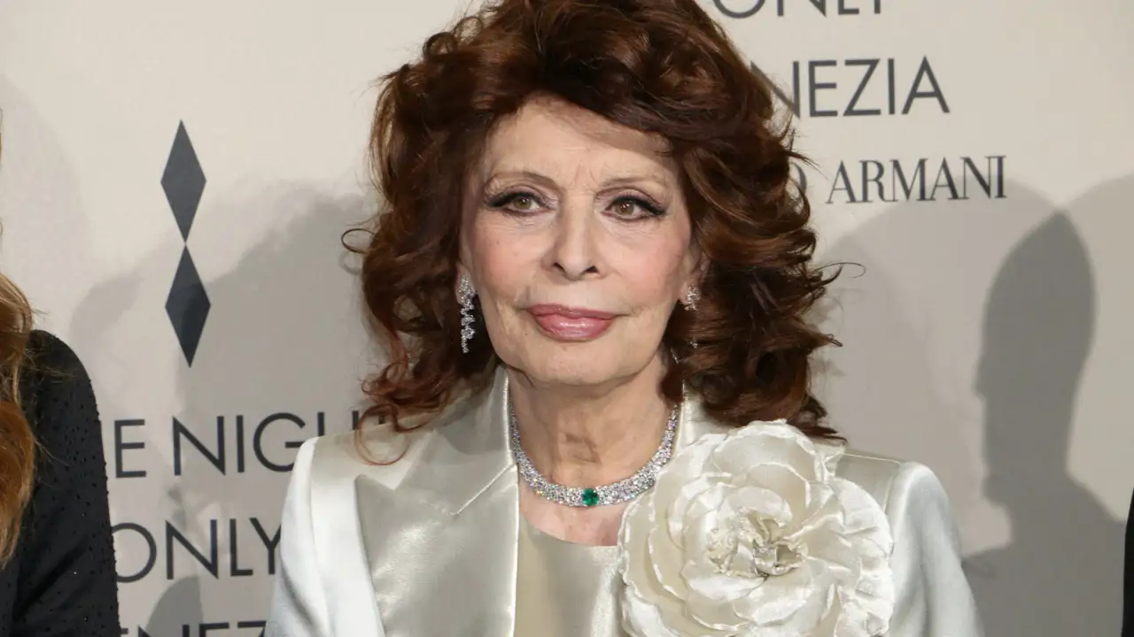 Sophia Loren (90 años) sobre cómo se mantiene delgada: “Siempre me levanto temprano y salgo a caminar durante una hora”