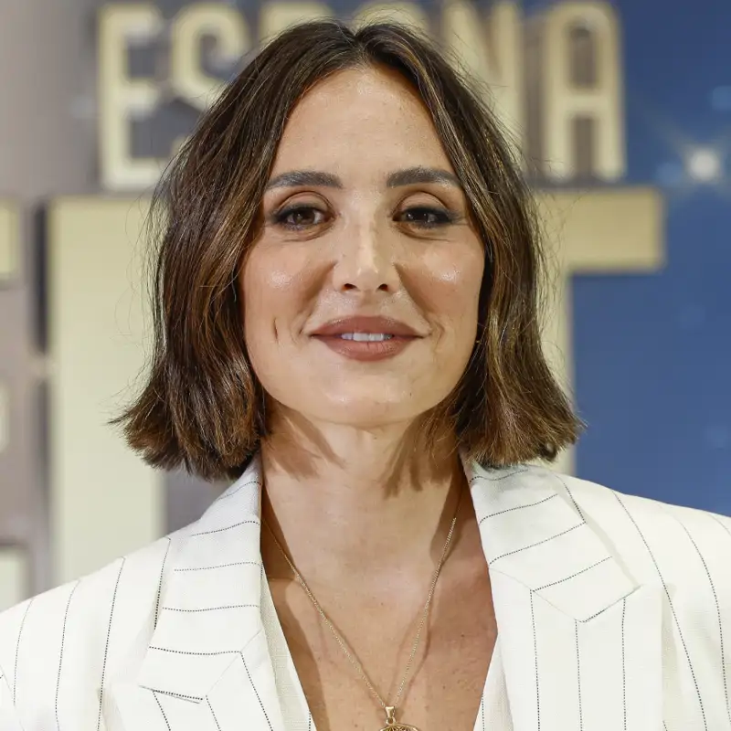 Las pijas +40 agotarán en Mango los pantalones de vestir veraniegos de Tamara Falcó: cómodos, de estilo marinero y perfectos para llevar con blusitas