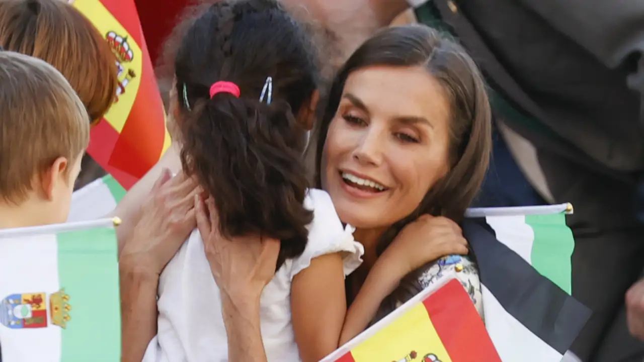 Pilar Eyre, periodista experta en Casa Real: "Letizia, en Cáceres y en Madrid, se saltó el protocolo en dos de sus actos. Era como un ciclón. La gente no salía de su asombro"