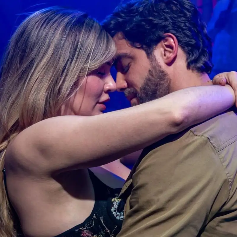 La serie colombiana que arrasa en Netflix con la historia de dos hombres intercambiados al nacer: drama, humor y romance en 62 episodios adictivos