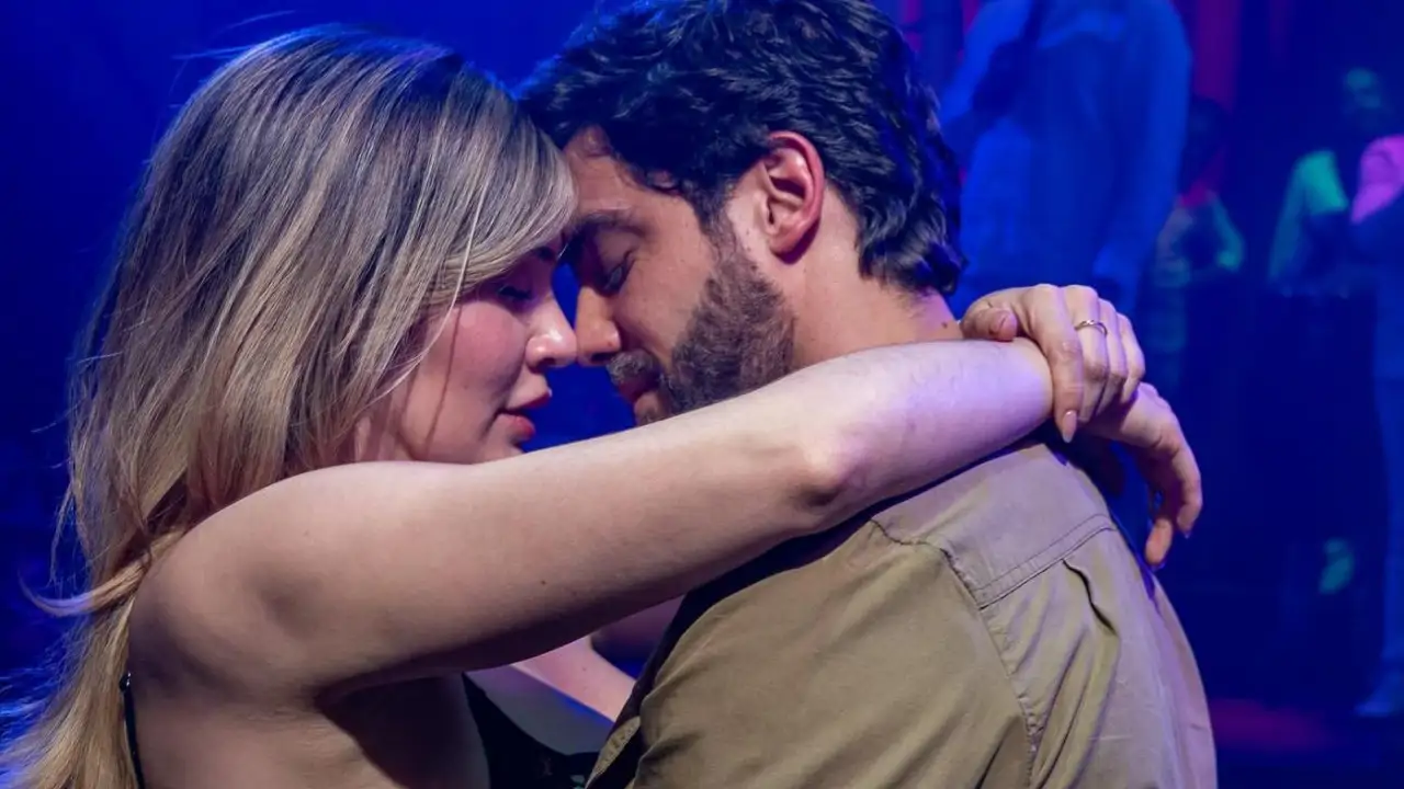 La serie colombiana que arrasa en Netflix con la historia de dos hombres intercambiados al nacer: drama, humor y romance en 62 episodios adictivos