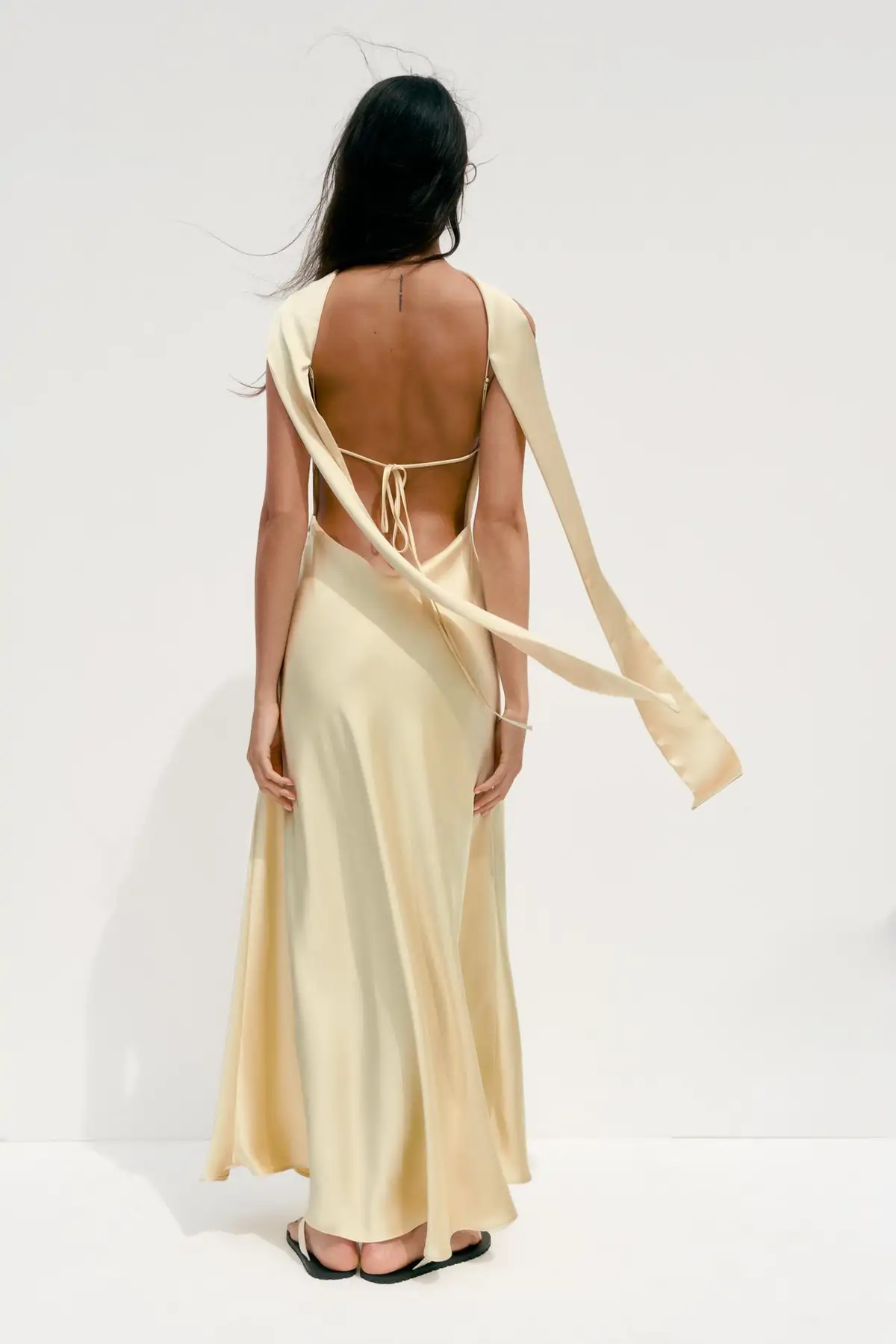 Vestido de invitada de Zara