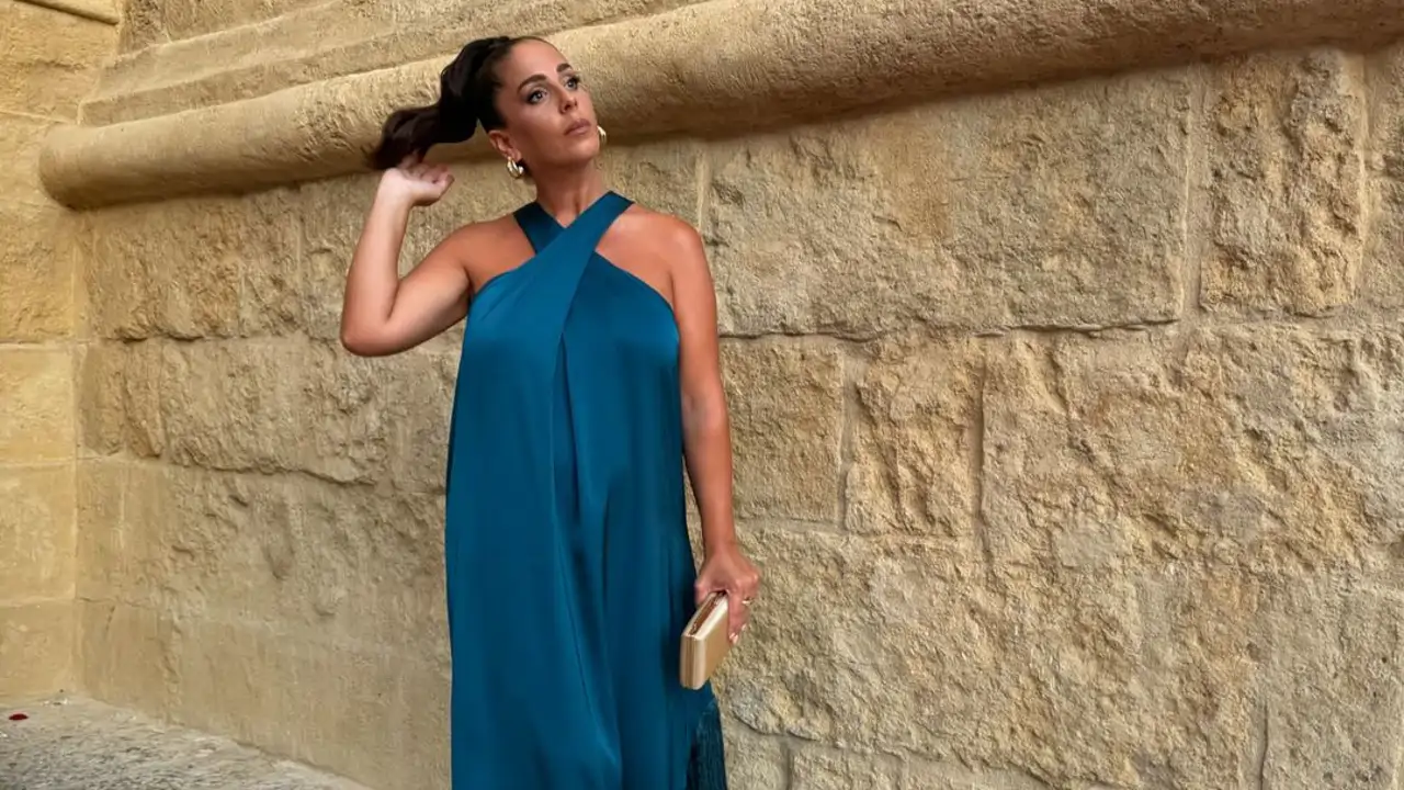 De todas las novedades de Zara estos vestidos de invitada midi súper elegantes son los que compraría para una boda de verano