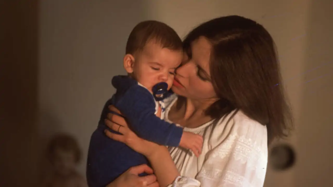 Así presentó Ana Belén, en la revista Lecturas, a su primer hijo: "Mi bebé es como un juguete, me gustaría estar todo el día embobada mirándolo, pero esto, claro, es ilógico"