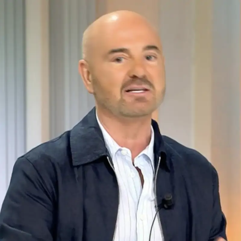 Luis Pliego, director de la revista Lecturas: “Con Leire Díez ha nacido una estrella. El año que viene la podríamos ver tirándose del helicóptero de ‘Supervivientes’”. 