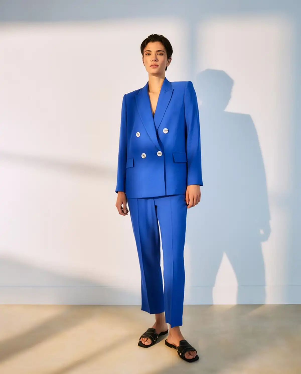 Traje de chaqueta azul.