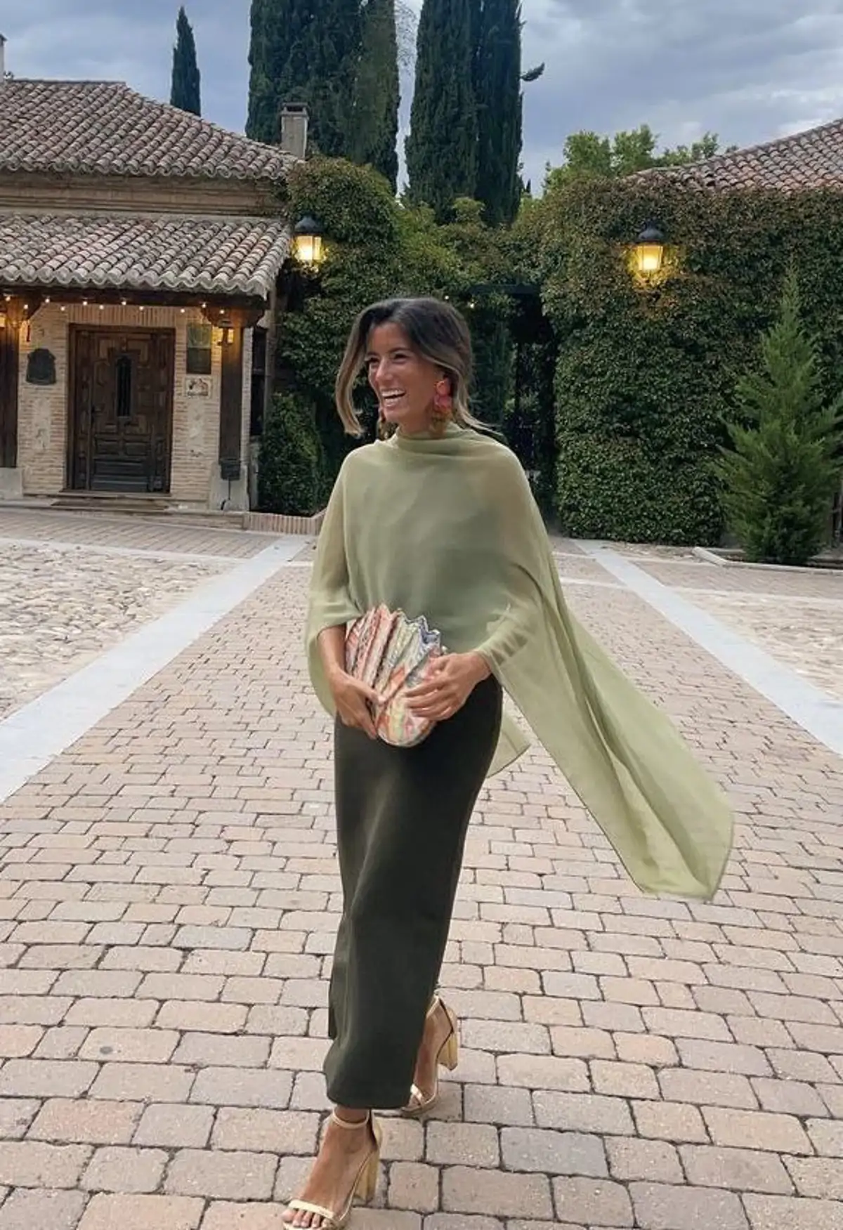 Un look con sandalias altas
