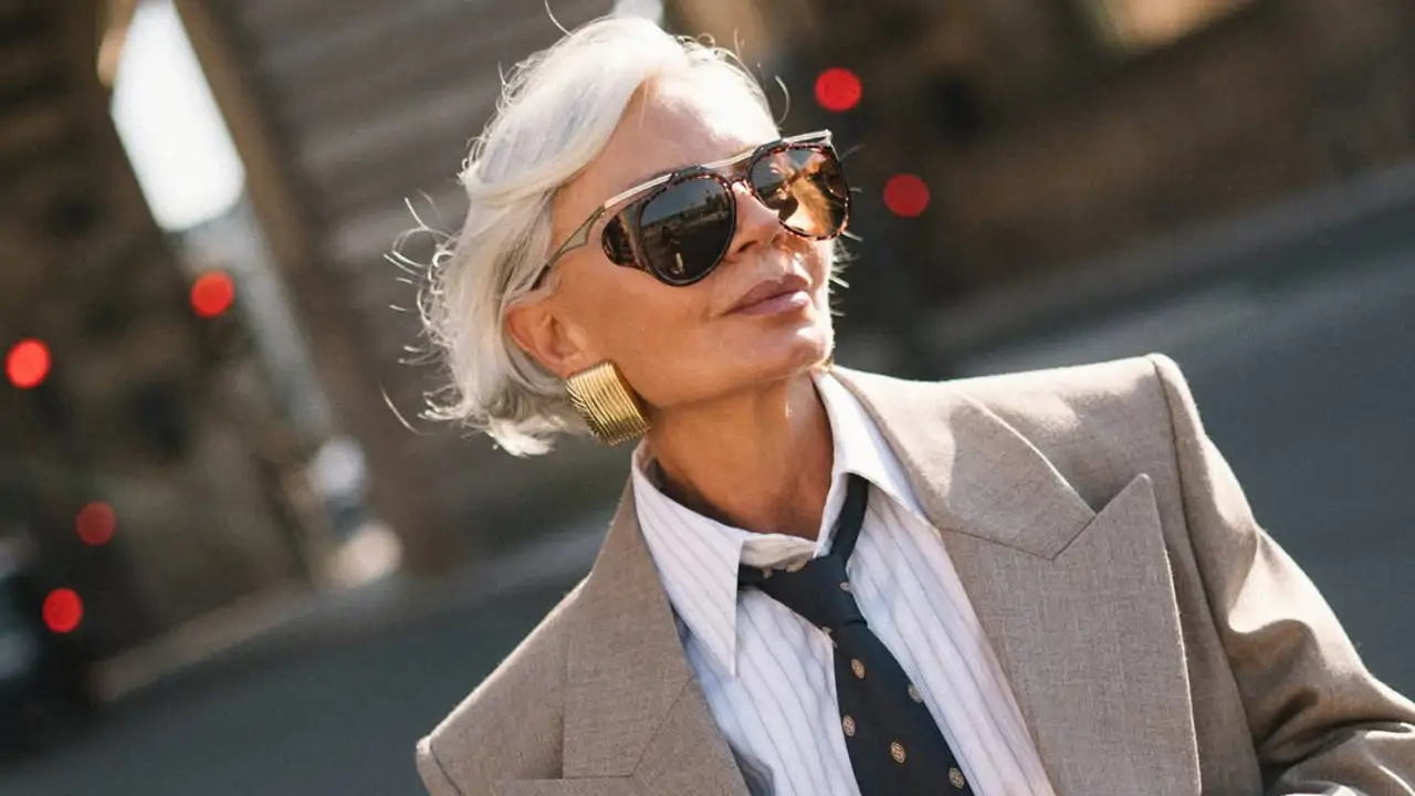 Cómo vestir bien a los 50 años: tendencias, trucos y consejos que las mujeres elegantes aplican en sus looks 