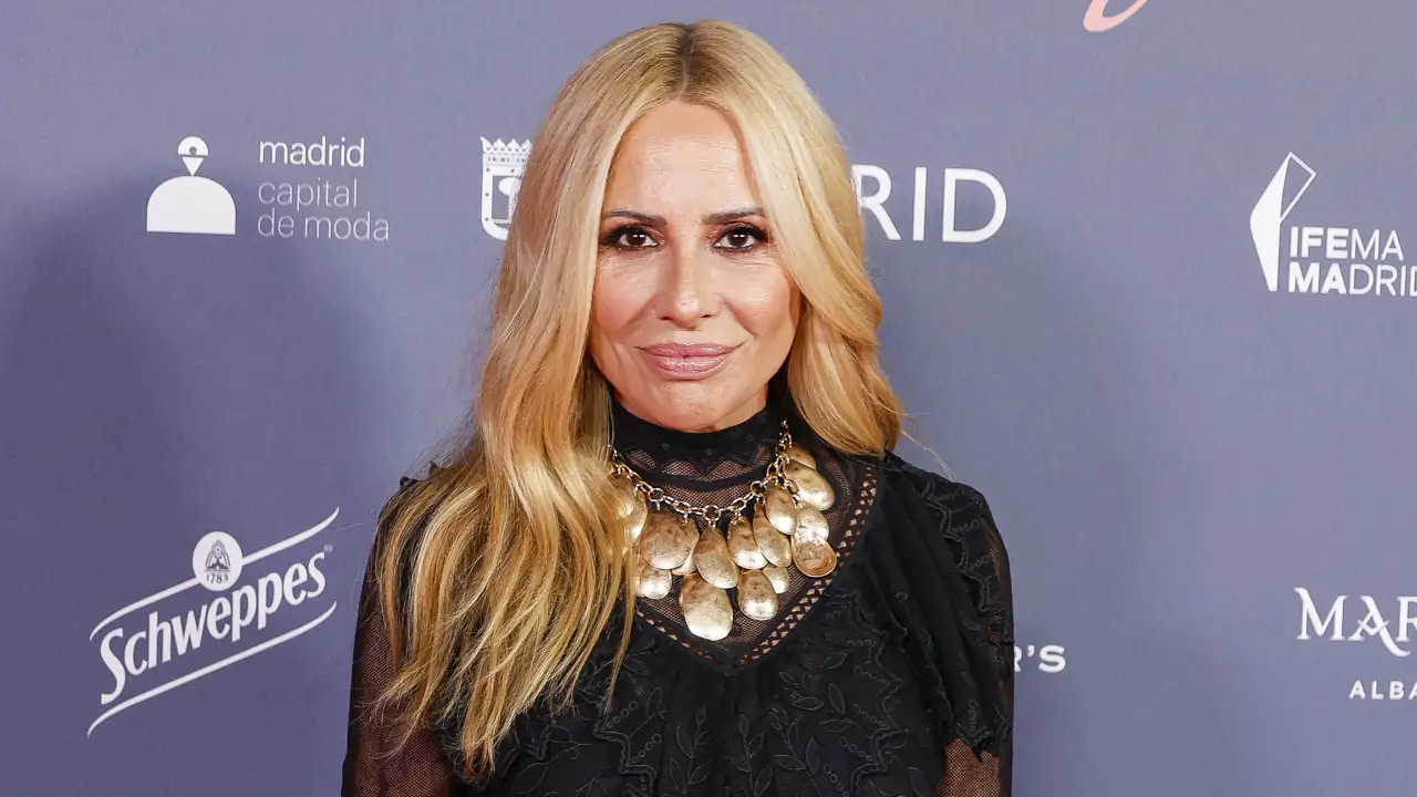Marta Sánchez inspira a las mujeres boho mayores de 50 con el vestido de invitada más bonito y favorecedor para eventos de temporada