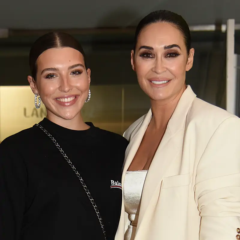Vicky Martín Berrocal y Alba Díaz