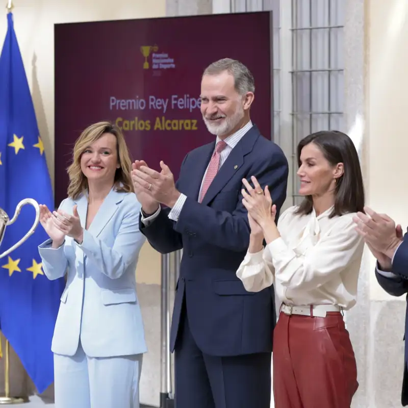 Los reyes Felipe y Letizia envían un mensaje a Carlos Alcaraz tras ganar en Roland Garros: “Un reconocimiento al gran camino que ya has recorrido y que augura un futuro aún más brillante”