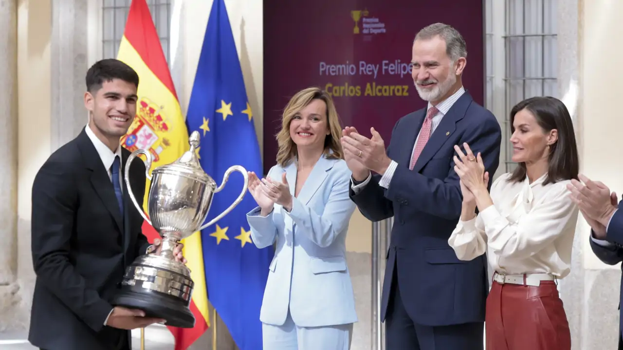 Los reyes Felipe y Letizia envían un mensaje a Carlos Alcaraz tras ganar en Roland Garros: “Un reconocimiento al gran camino que ya has recorrido y que augura un futuro aún más brillante”