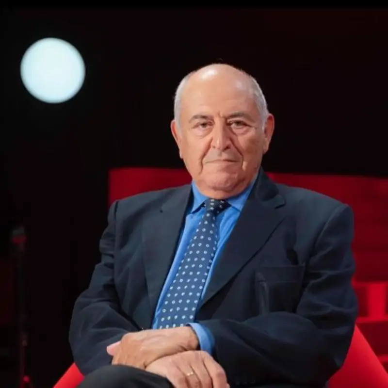 EXCLUSIVA | José Antonio Marina, filósofo de 85 años, alerta del principal riesgo que vivimos con los teléfonos móviles