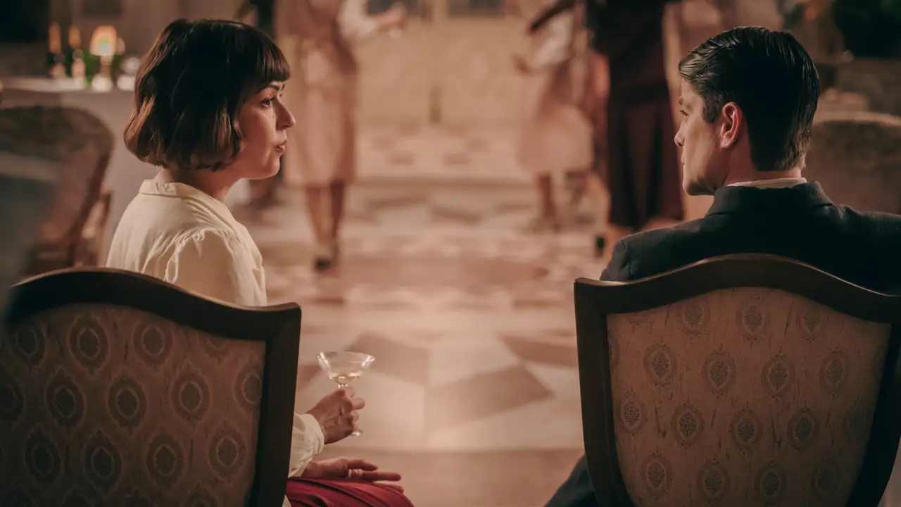 Avance del capítulo 12 de 'La Favorita': un acontecimiento inesperado lo cambio todo entre Elena y Julio