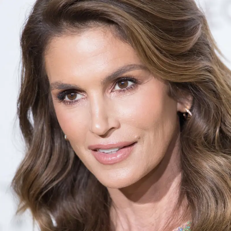 Cindy Crawford, 59 años: “He tenido dos niños y mi cintura no es tan estrecha como antes, pero me siento confortable en mi piel y eso es una de las grandes cosas de cumplir años”