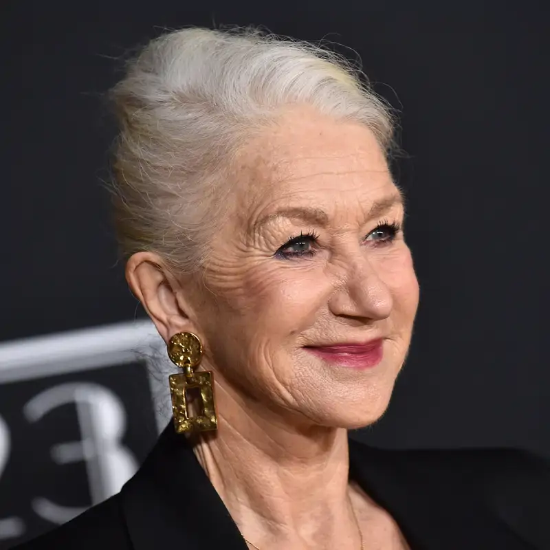 Helen Mirren (79 años), sobre sus pestañas: “No puedo vivir sin mi máscara a menos que tiña mis pestañas”