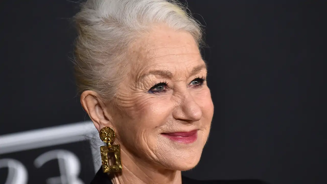 Helen Mirren (79 años), sobre sus pestañas: “No puedo vivir sin mi máscara a menos que tiña mis pestañas”