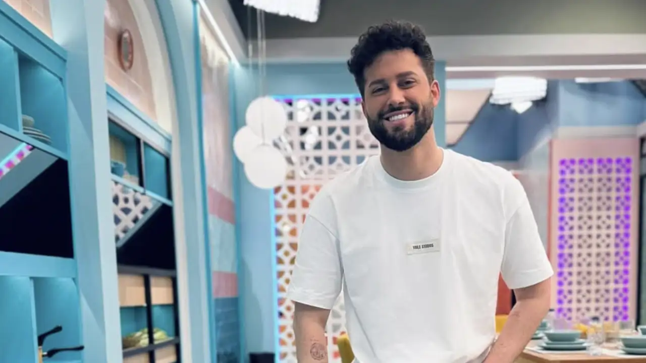 EXCLUSIVA | Javier de Hoyos, nuevo presentador de RTVE, se sincera en la revista Lecturas: "Me encantaría ir a 'Supervivientes', pero a mi marido no le haría ninguna gracia"
