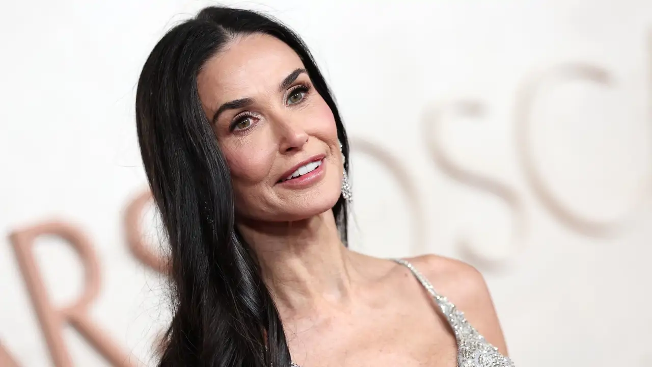 Demi Moore, 62 años, sobre la dieta que sigue para estar delgada y en forma: “En el desayuno tomo media taza de avena y el resto del día solo proteína”
