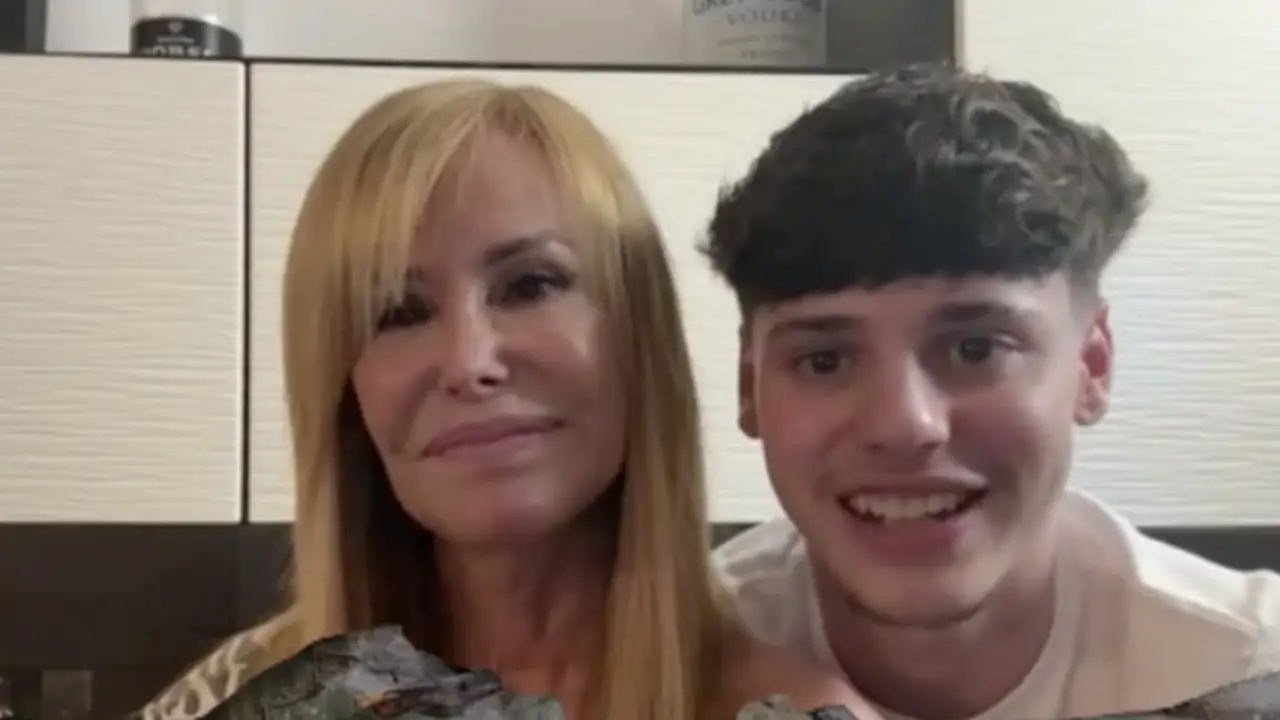 Lara Dibildos y su hijo Álvaro