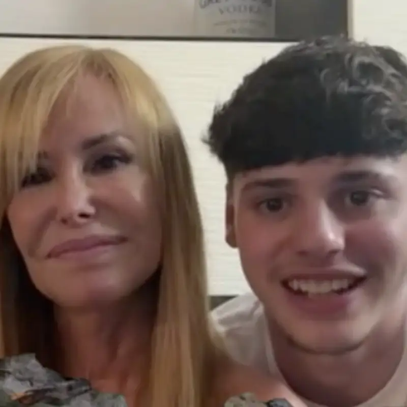 Lara Dibildos y su hijo Álvaro