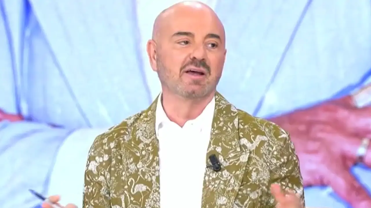 Luis Pliego, director de la revista Lecturas, advierte a José María Almoguera: "Al personaje nunca se le besa”