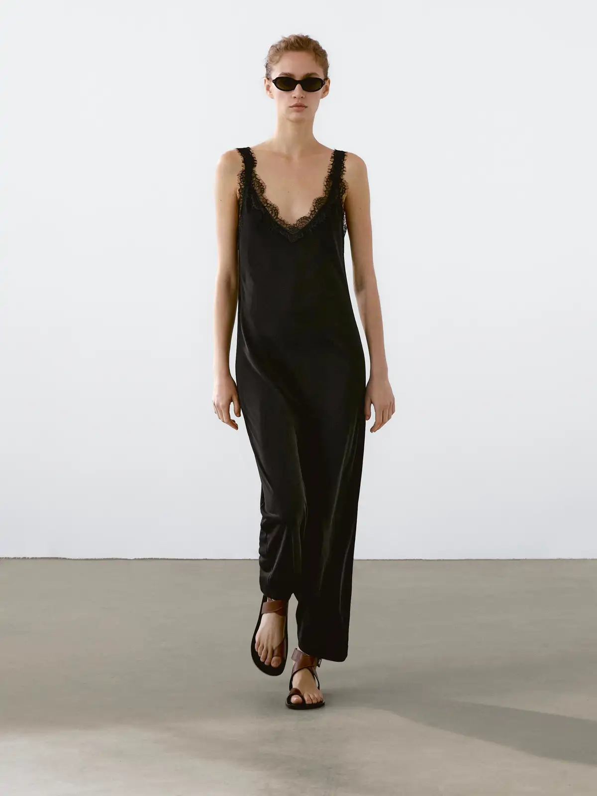 Vestido lencero lujo Stradivarius parece Massimo Dutti