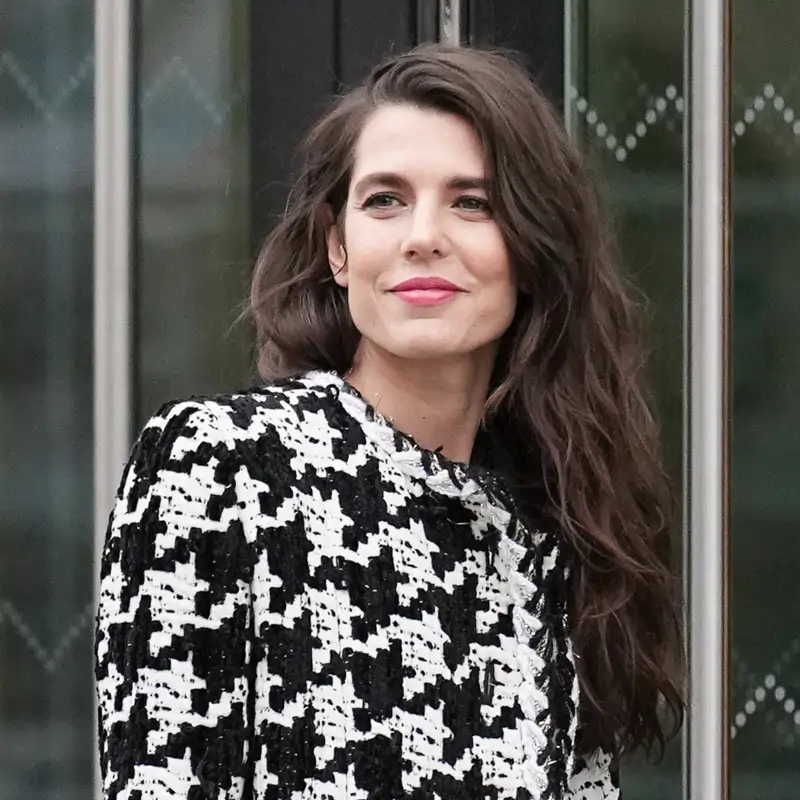 Un experto en imagen advierte sobre la estrategia de Carlota Casiraghi: "Lo interesante en su caso no es solo lo que elige mostrar"