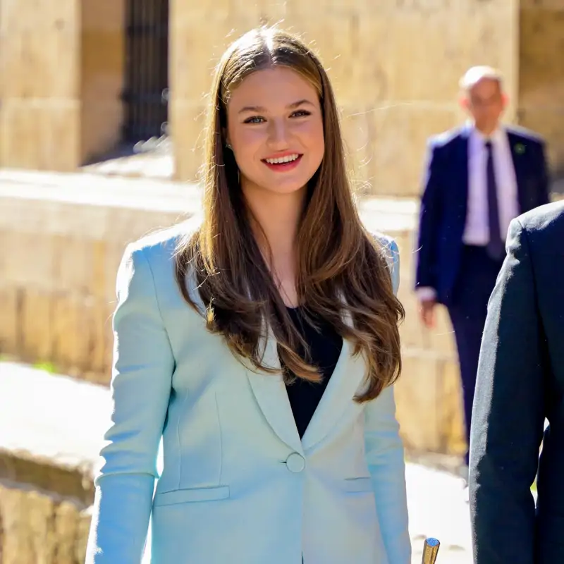 La princesa Leonor camina en solitario: el primer plan tras bajarse de Elcano donde brillará por encima de los reyes Felipe y Letizia