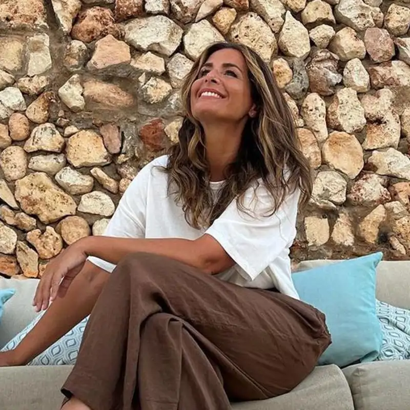 Está en las Baleares y celebra una de las fiestas de San Juan más espectaculares, este es el destino favorito de Nuria Roca y Juan del Val en verano