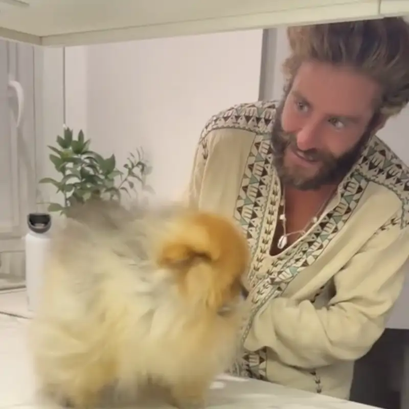 Así ha sido el curioso reencuentro de Pelayo con su perro, Vidu, tras 'Supervivientes 2025': "Hay cosas que no cambian"