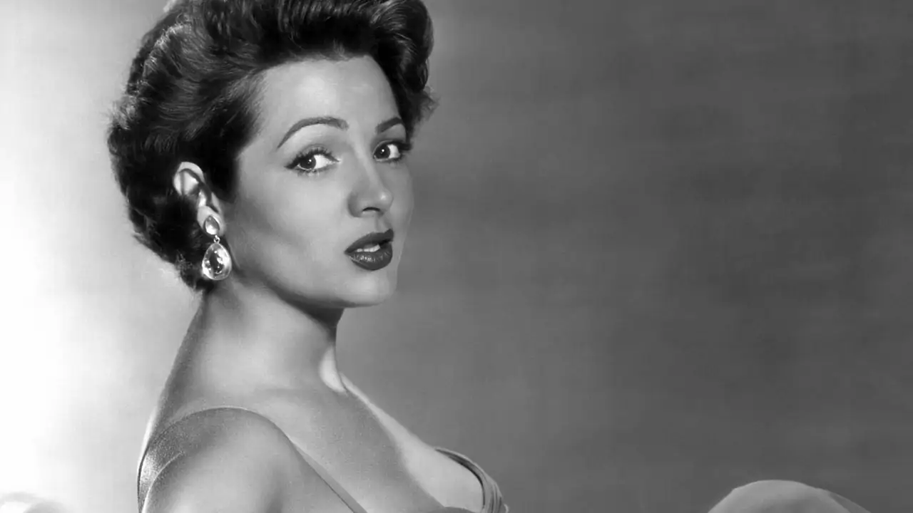 Sara Montiel: el mito que fue amante de Juan Carlos I, que se casó con un fan cubano y acabó muriendo en soledad