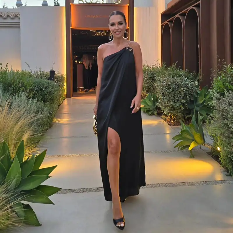 Los 13 vestidos negros de Zara que las que mejor visten están comprando (y agotando): monísimos, cómodos, versátiles y súper favorecedores