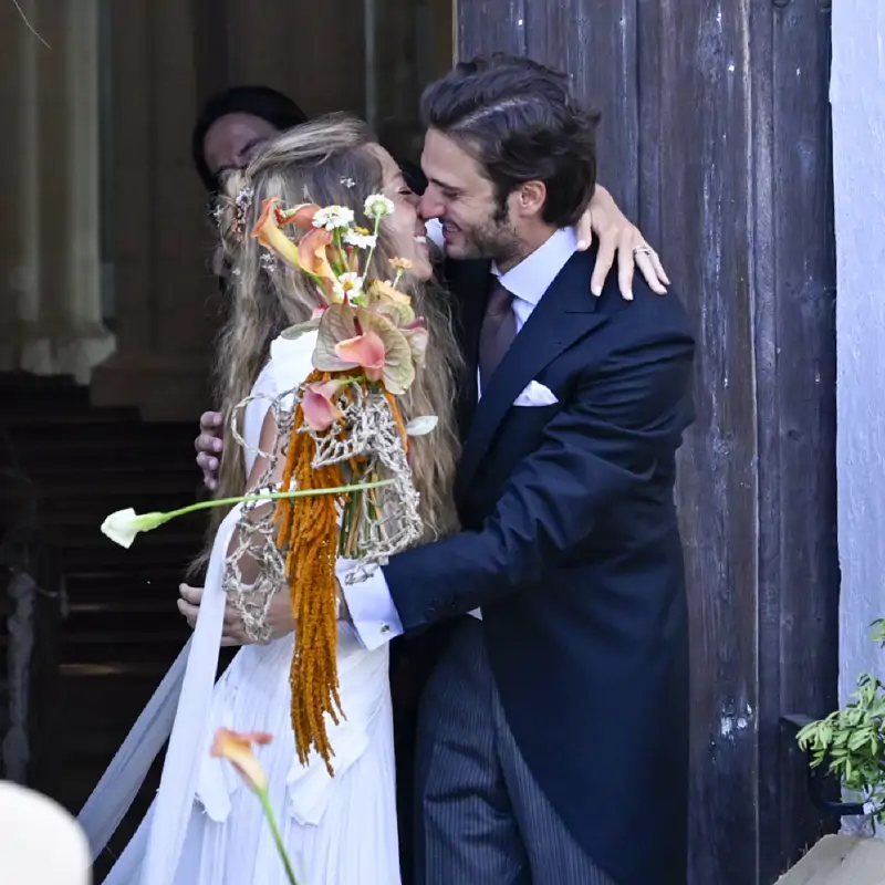 Belén Écija, hija de Belén Rueda, radiante con su vestido de novia boho con múltiples capas y lleno de detalles