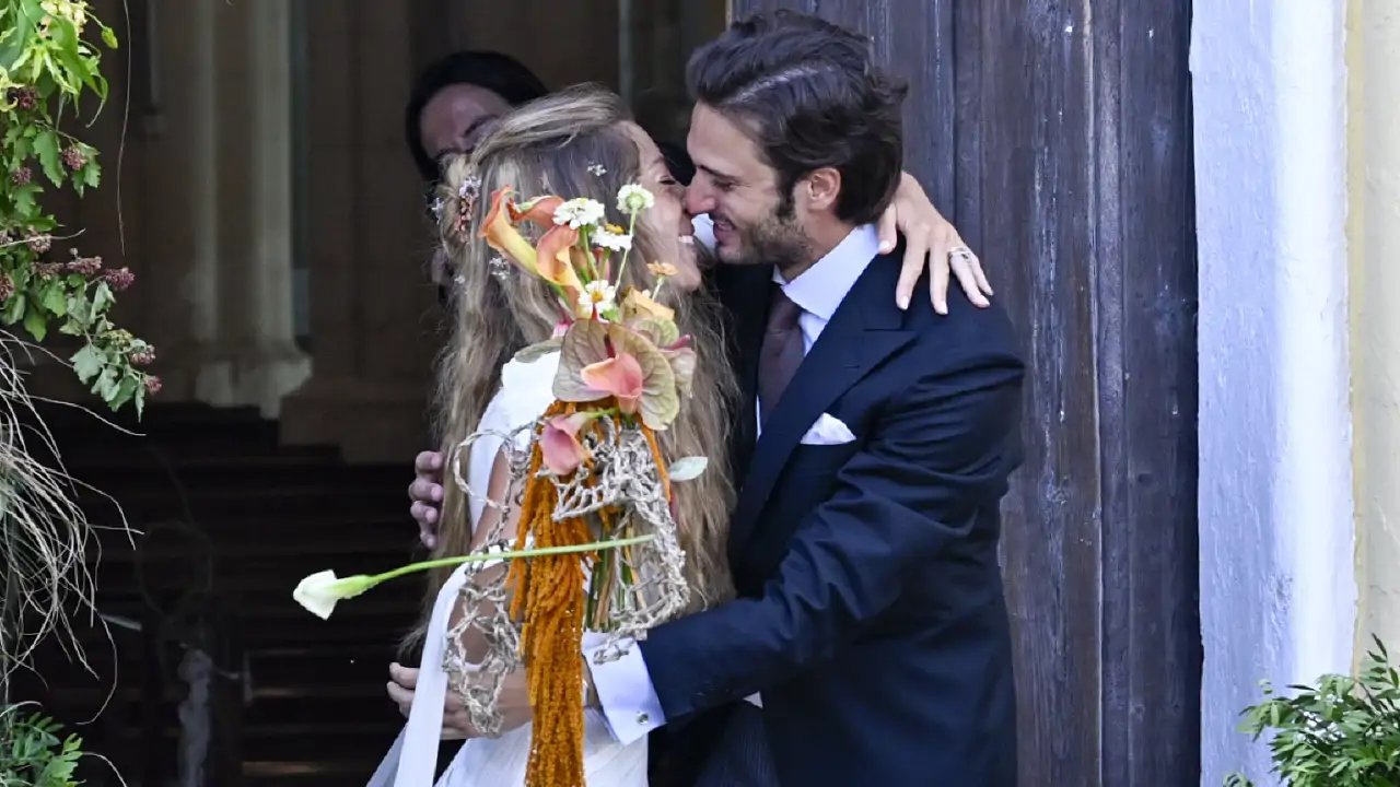 Belén Écija, hija de Belén Rueda, radiante con su vestido de novia boho con múltiples capas y lleno de detalles