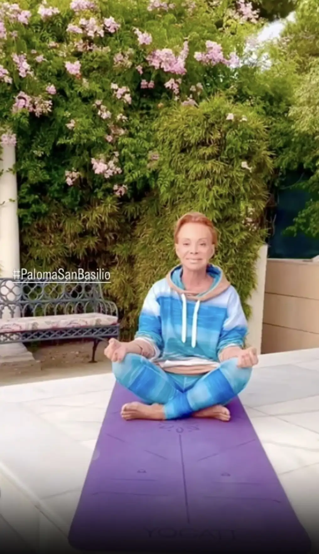 Un enorme jardín para practicar yoga